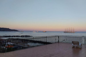 una terrazza sul mare Giardini Naxos